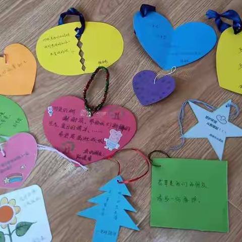 “浇一棵小树，放一颗童心”半山观邸幼儿园托班植树节活动