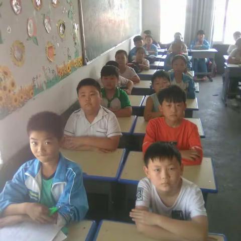 我们有新课桌啦！