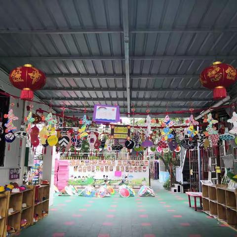 彤乐幼儿园小四班期末手工制作《闪亮毛球蝴蝶涂鸦》