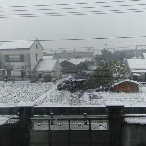 银装素裹的姚西北一一2018年冬的第一场雪！