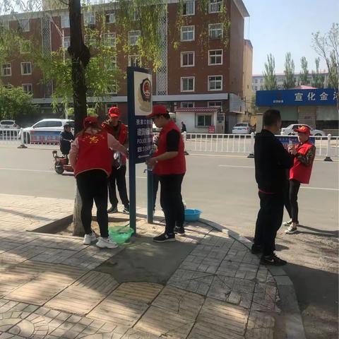 【河北创城 常态创建】宣化区建国街街道建国东街社区开展“迎五一 创文明 护环境”卫生整治活动