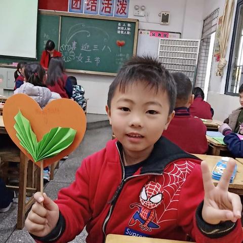 喜迎三八女王节——河源市第一小学一（4）班喜迎三八节手工制作活动
