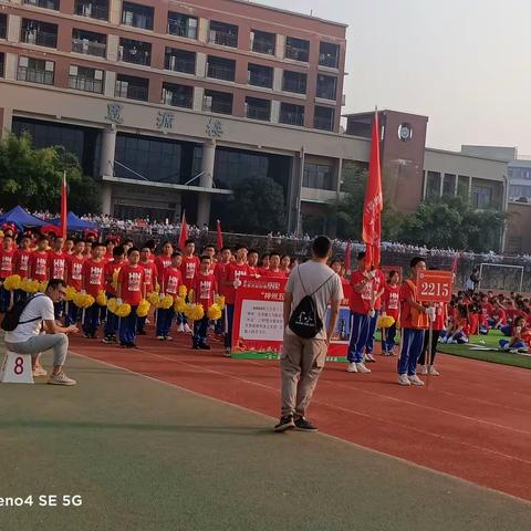 《2215激情飞舞》忆往昔峥嵘岁月，展今朝少年风采，附中高新十一届体育节开幕