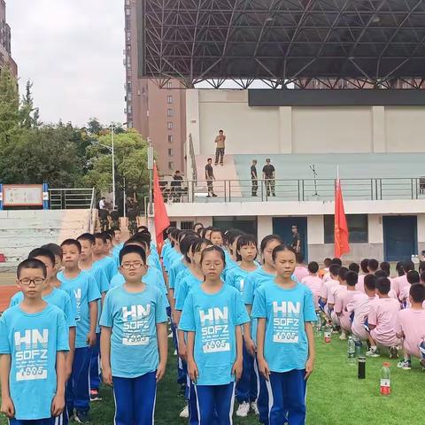 【附中高新2215班】军训展风采，壮志谱新篇，再踏征程