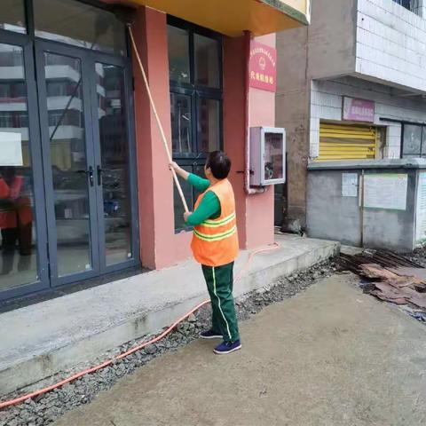 2020.6.8文美保洁公司工作图片