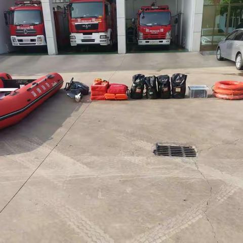 沂源县商城消防救援站开展水域救援器材装备维护保养