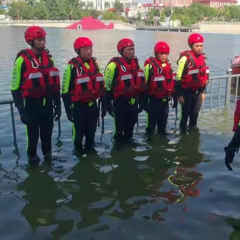 未雨绸缪练精兵--商城消防站积极开展水域救援训练