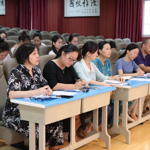 小荷初露，芬芳可待——泰山学校新教师微型课展示