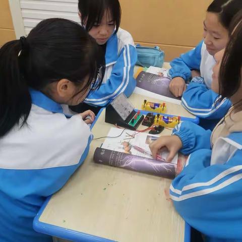 聚焦课堂抓教研，听课评课促成长－－横峰二中校本物理组公开教学