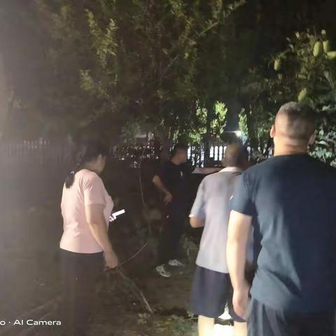 后乡村连夜清理村中小区乱种植督导问题