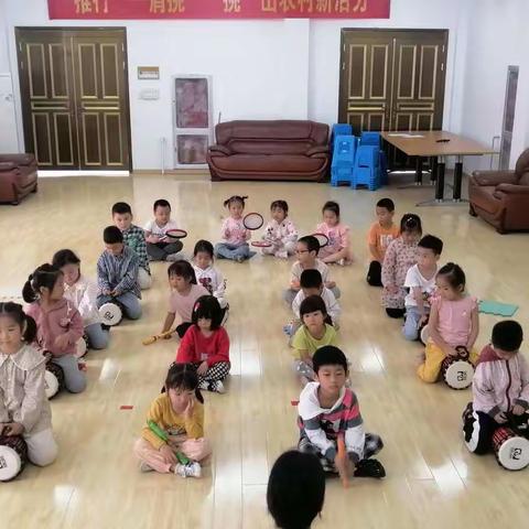 更楼幼儿园于合分园中大班乐蓓儿音乐《打年糕》