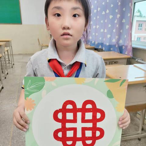 河北街三年级剪纸《四折长寿纹》