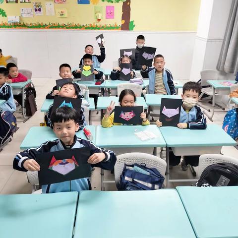 泰华一年一班折纸《猫咪》