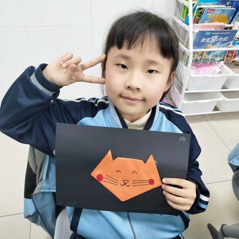 泰华一年三班折纸《猫咪》