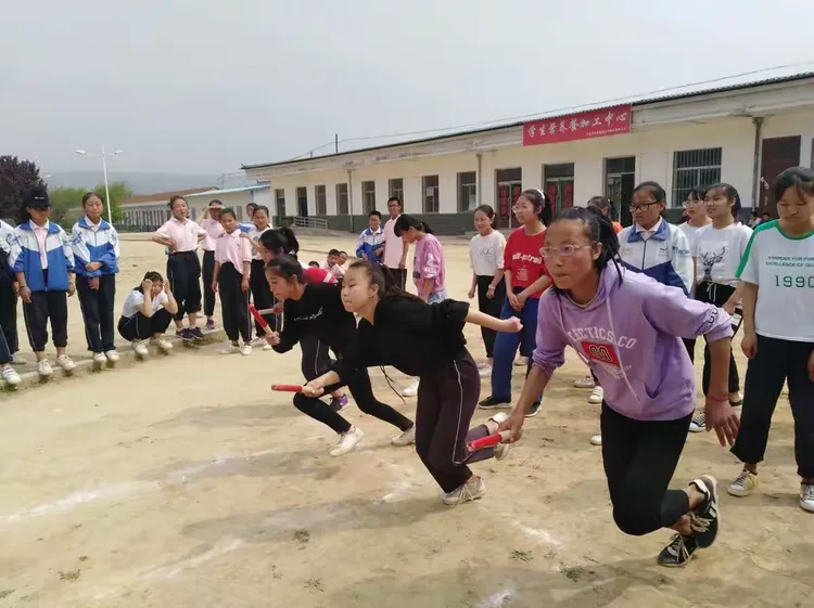 罗汉洞中学2019年校园文化艺术节暨春季田径运动会掠影
