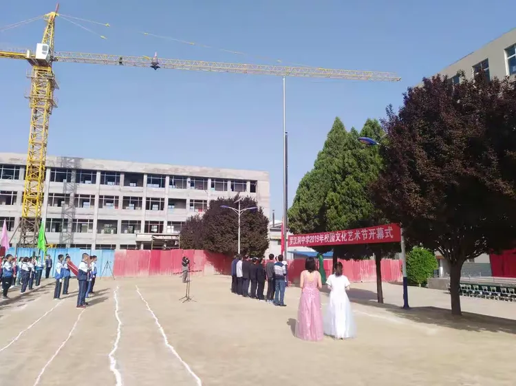 罗汉洞中学2019年校园文化艺术节暨春季田径运动会掠影