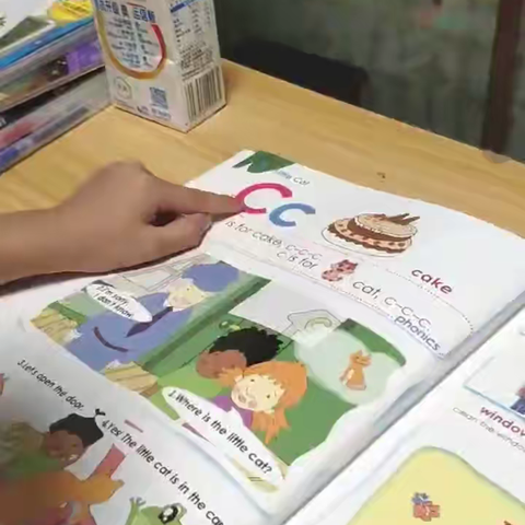 “哇啦哇啦国际少儿英语马拉松阅读比赛”第8天，每天坚持听读15分钟，我是kitty，我为自己加油！！