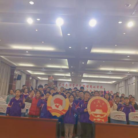 童眼观两会筑梦向未来龙潭希望小学少先队员聚焦“两会”主题教育活动