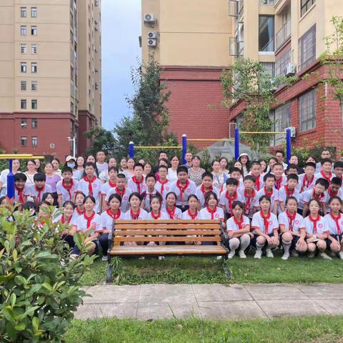 东江源小学六（9）班——第3次《不输在家庭教育上》读书会暨毕业班向初中过渡的家教策略