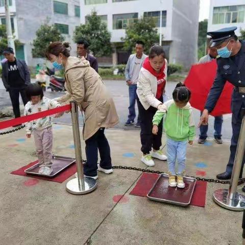 黔西县谷里镇中心幼儿园——《中二班》一日作息生活精彩瞬间