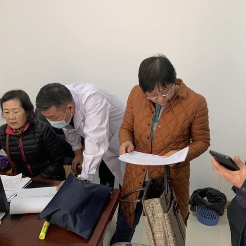 自治区技术指导组对巴镇社区卫生服务中心结核病防治工作进行督导检查