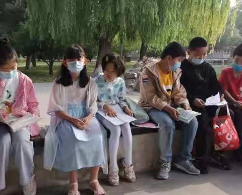 “林花著雨燕脂落，水荇牵风翠带长”子路小学四（3）班第二大组组织杜甫专题诗会