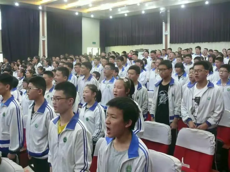 万隆实验中学冲刺中考励志与心理辅导专题讲座