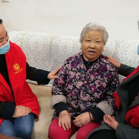 情系社区老人   上门义诊志愿服务