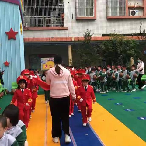 “紫薇树下，萌娃运动嗨翻天”幼儿趣味运动会