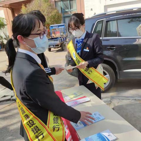 建行龙港支行开展不宜流通人民币宣传活动