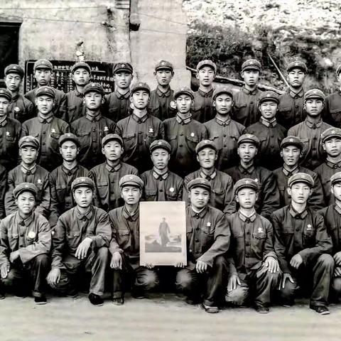 我曾经是连队的板报宣传员