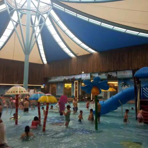 带上心爱的她相约桃花源，泡高空玻璃泡池