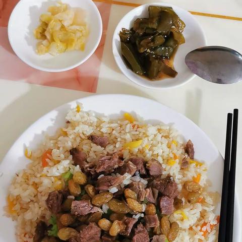 新疆手抓饭和库尔勒孔雀河（2021.6.6）