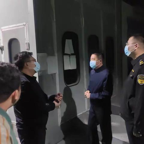 市生态环境保护综合执法支队开展涉气企业夜间检查