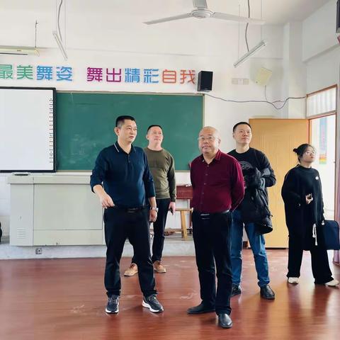 县委宣传部到平和县文峰学校对乡村学校少年宫工作进行考核