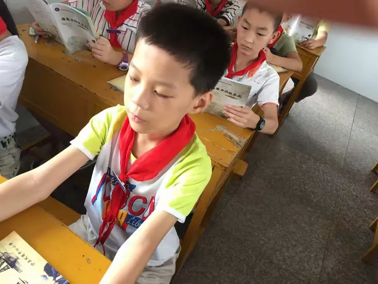 沙县凤岗中心小学六年级潜思力行促养成