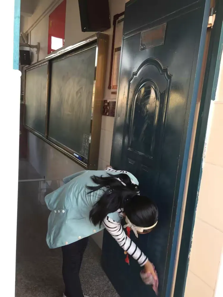 沙县凤岗中心小学六年级潜思力行促养成一一会劳动,懂感恩篇