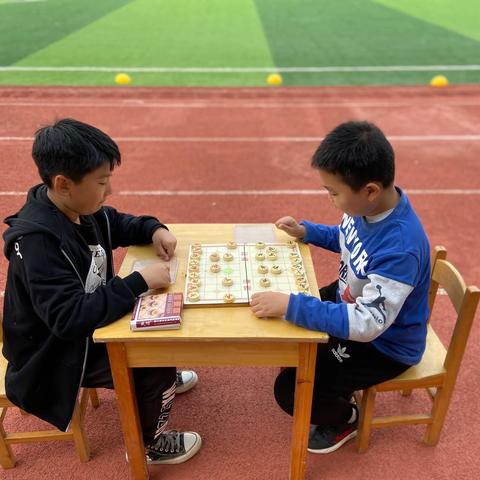 郑州一中教育集团洛阳伊河学校高年级棋艺社团（辅导教师：张梦蝶）