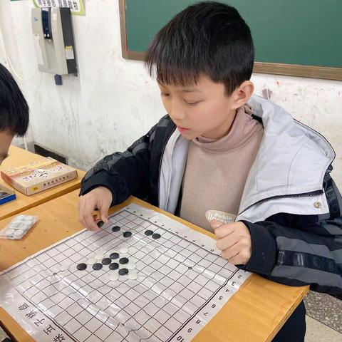 洛阳伊河学校五年级棋艺社团