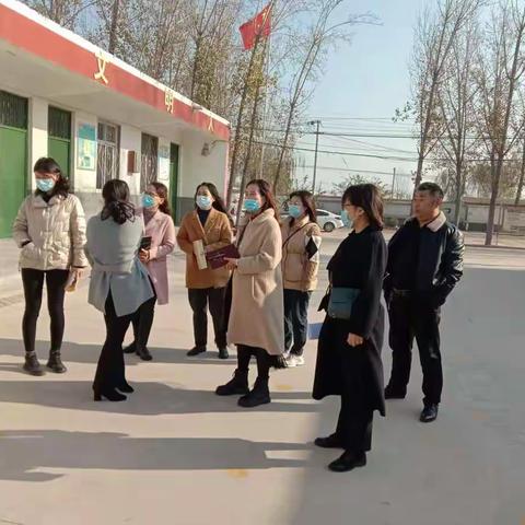 有效课堂     研无止境                                               ——丁寨小学教研活动