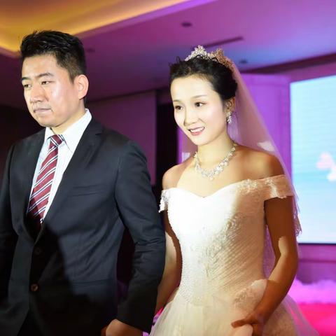 金秋十月(2017，10.14).儿子结婚了，感谢各位长辈，同辈，晚辈们来到婚礼现场，恭喜祝福，分享快乐，🙌👏🎉