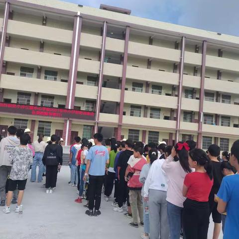 隆回县小沙江镇中心学校举办田径运动会  通讯员 李丽芳