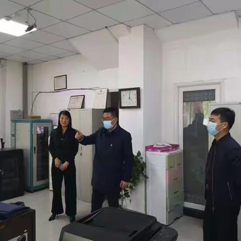 信阳市农信办党组副书记、副主任方旭辉一行莅临平桥联社开展节前安全保卫工作突击检查