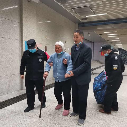 热心帮助遇困群众，展现郑州温暖形象