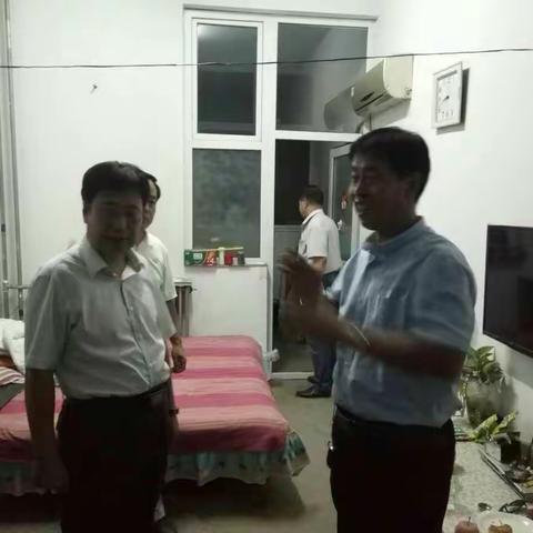 张吉华局长莅临东良中学指导工作