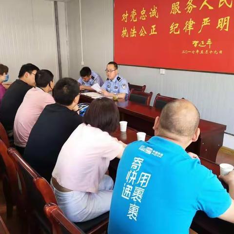 “一盔一带”安全守护，镇安交警狠抓源头管理。