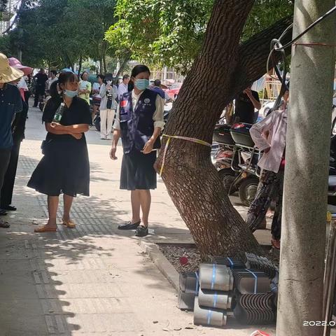 用心守侯，以爱护苗——逸夫小学义警护校剪影