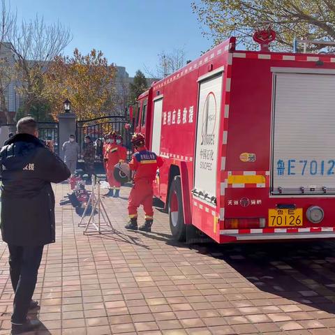 “消防车🚒开进幼儿园啦”