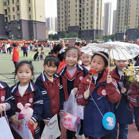 阜阳市刘琦小学的跳蚤市场营业了，我们也来淘下宝！