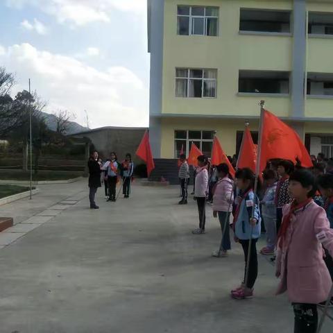 “浸润红色，童心向党，争做新时代的好少年”——茶树小学开展“我以雷锋为榜样”系列主题活动。